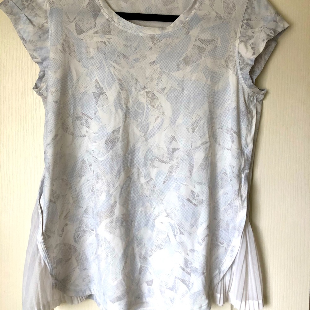Lululemon white/grey short sleeve top with pleats